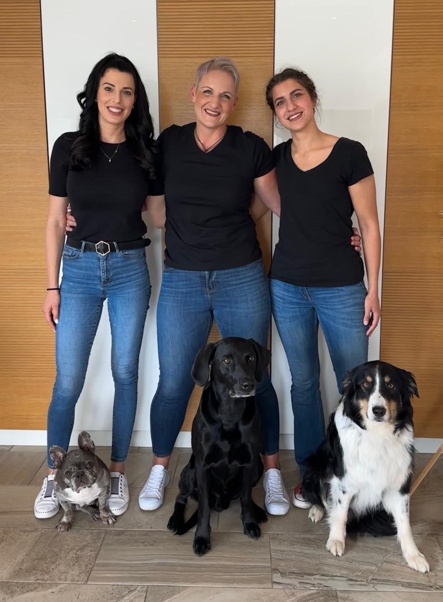 Team Tierphysiotherapie Weber - Nadine Weber, Assiya Kattwinkel und Michelle Wagner